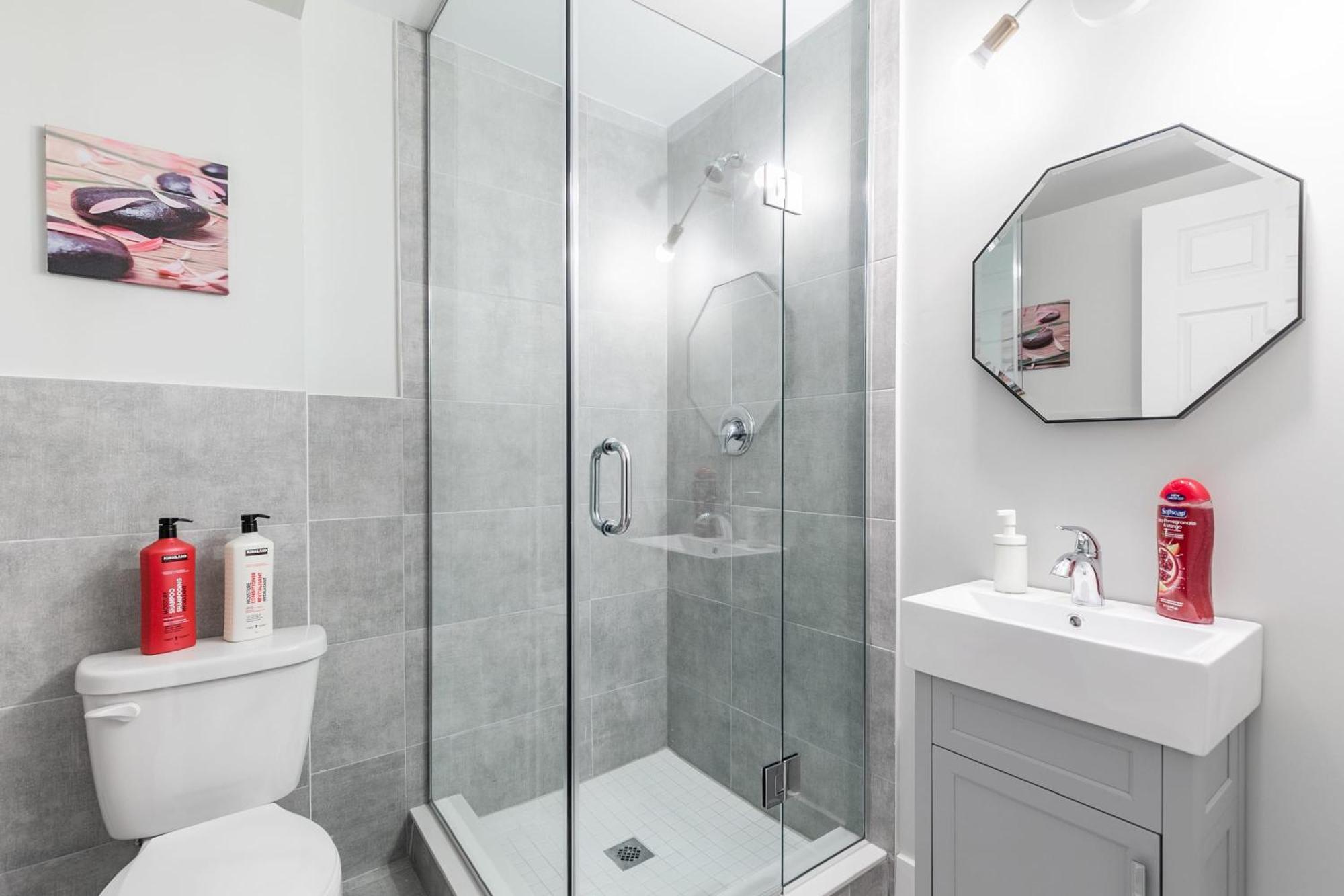 1Br Basement Condo - James Street هاميلتون المظهر الخارجي الصورة